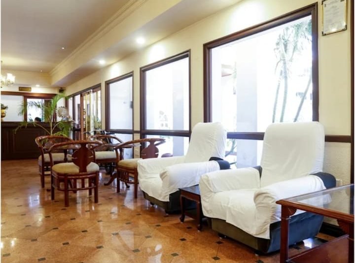 Sitting lounge with garden windows